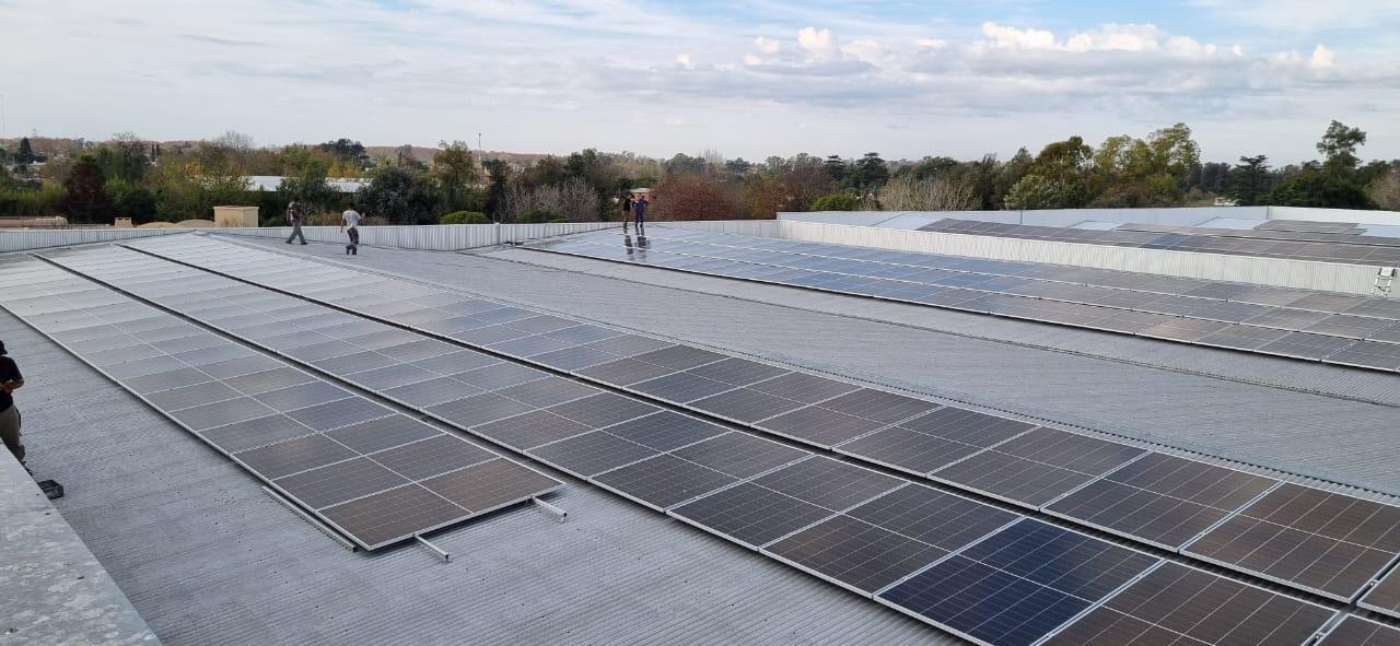 Instalación de Paneles Solares en Cordero con el objetivo de contribuir a la descarbonización.